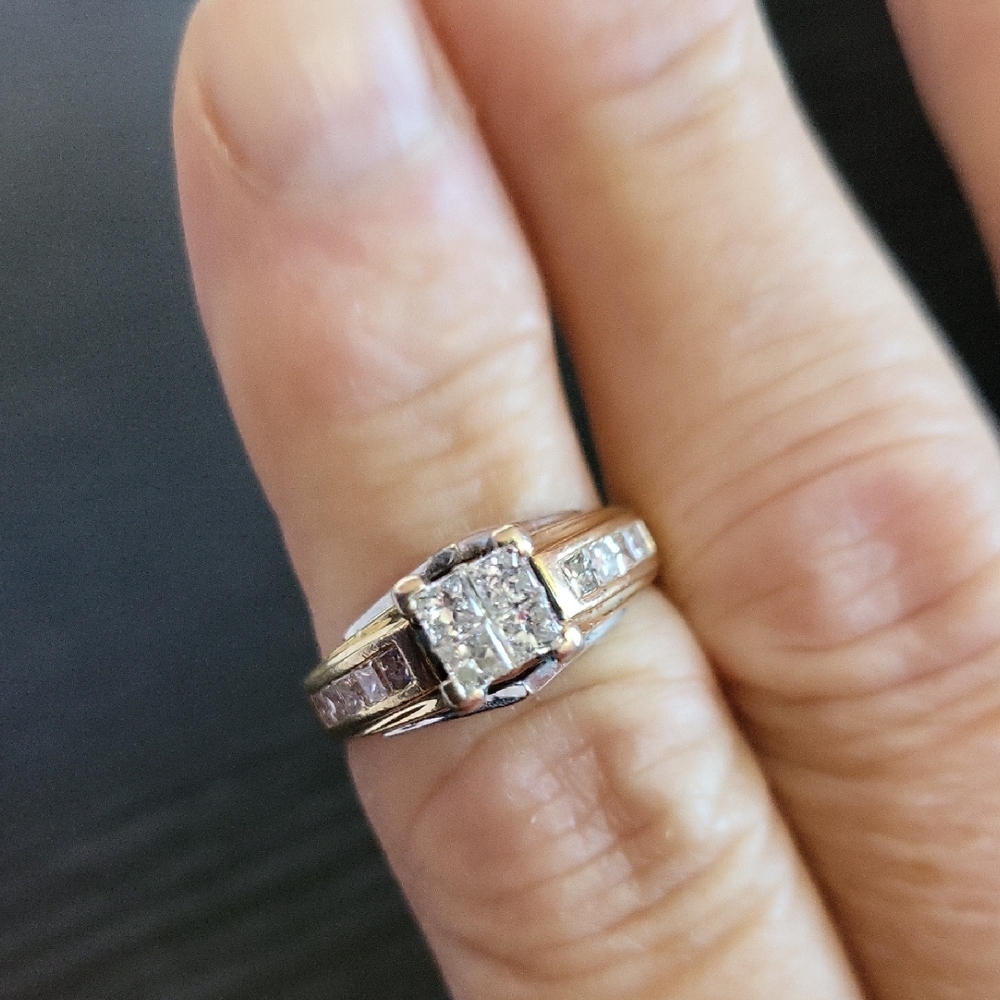 Elegant Gold and Silver Women's Ring